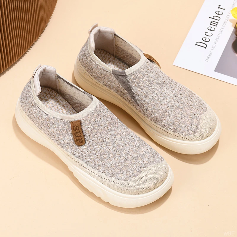 老北京布鞋女软底防滑透气新款休闲妈妈鞋中老年一脚蹬轻便鞋子