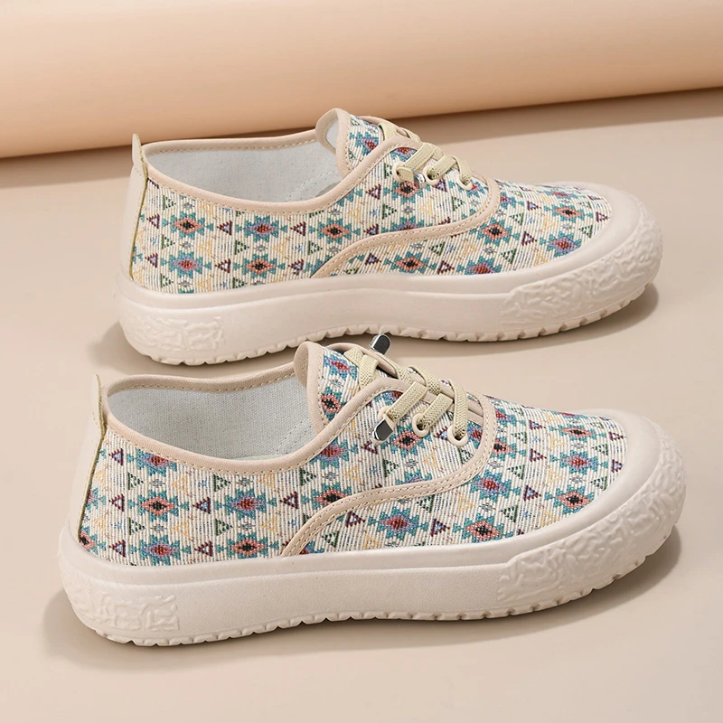 春秋新款老北京布鞋女透气休闲妈妈鞋软底防滑一脚蹬女士厚底单鞋