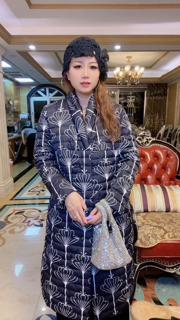 6013280羽绒服外套宽松舒适女款印花