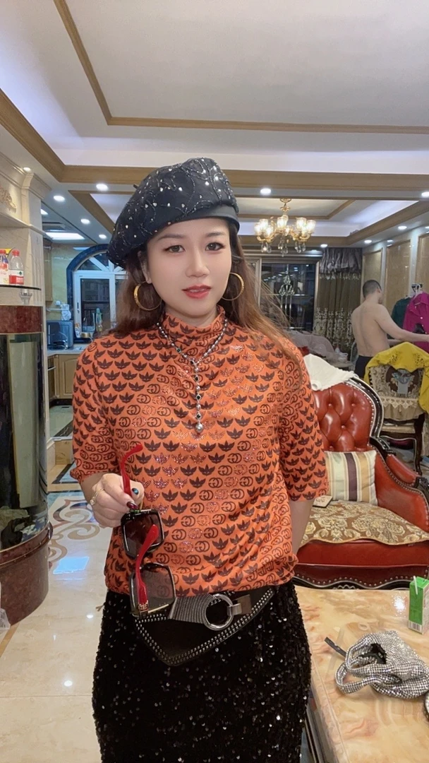 823春秋显瘦百搭气质半高领烫钻打底衫洋气