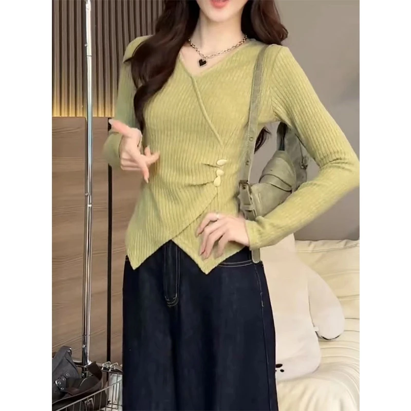 不规则v领收腰盘扣长袖t恤秋冬内搭修身短款辣妹时尚百搭打底上衣