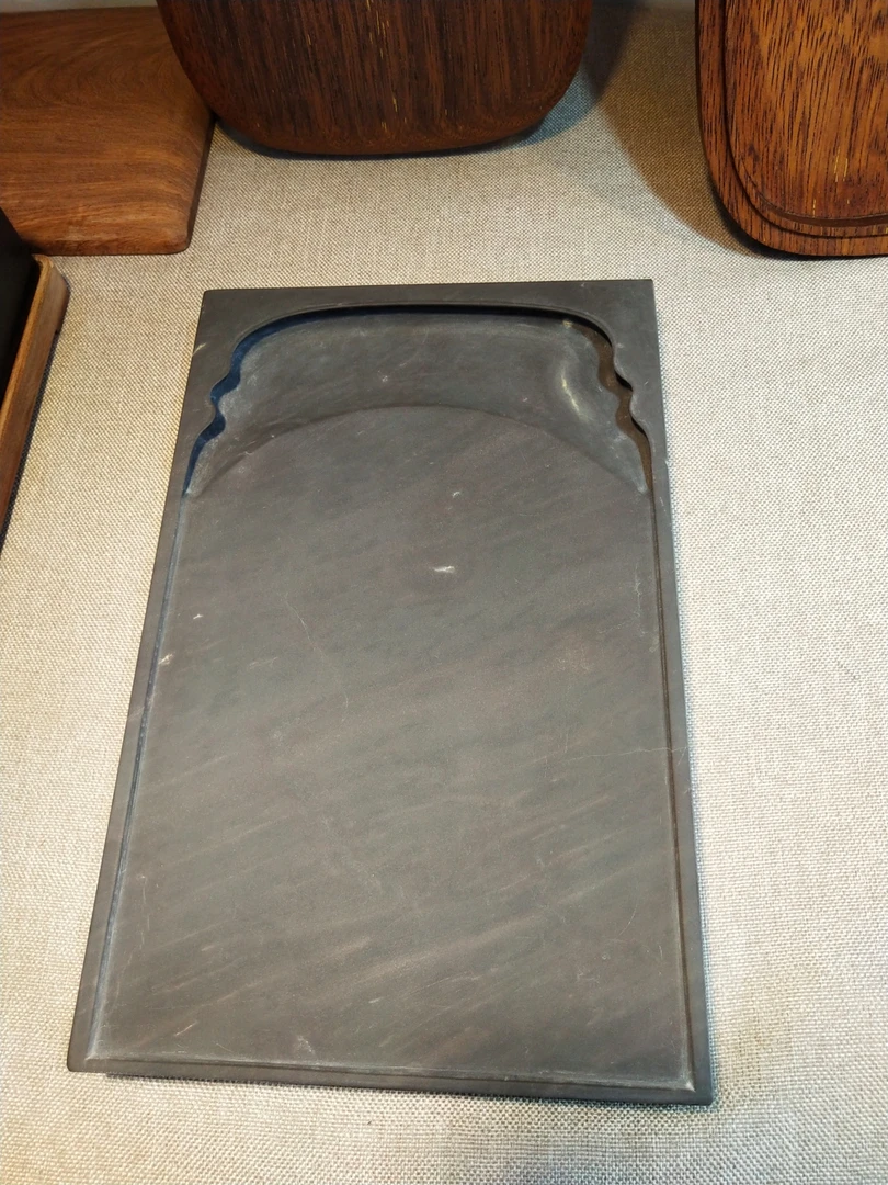 端砚麻子坑，配木盒，水麻。