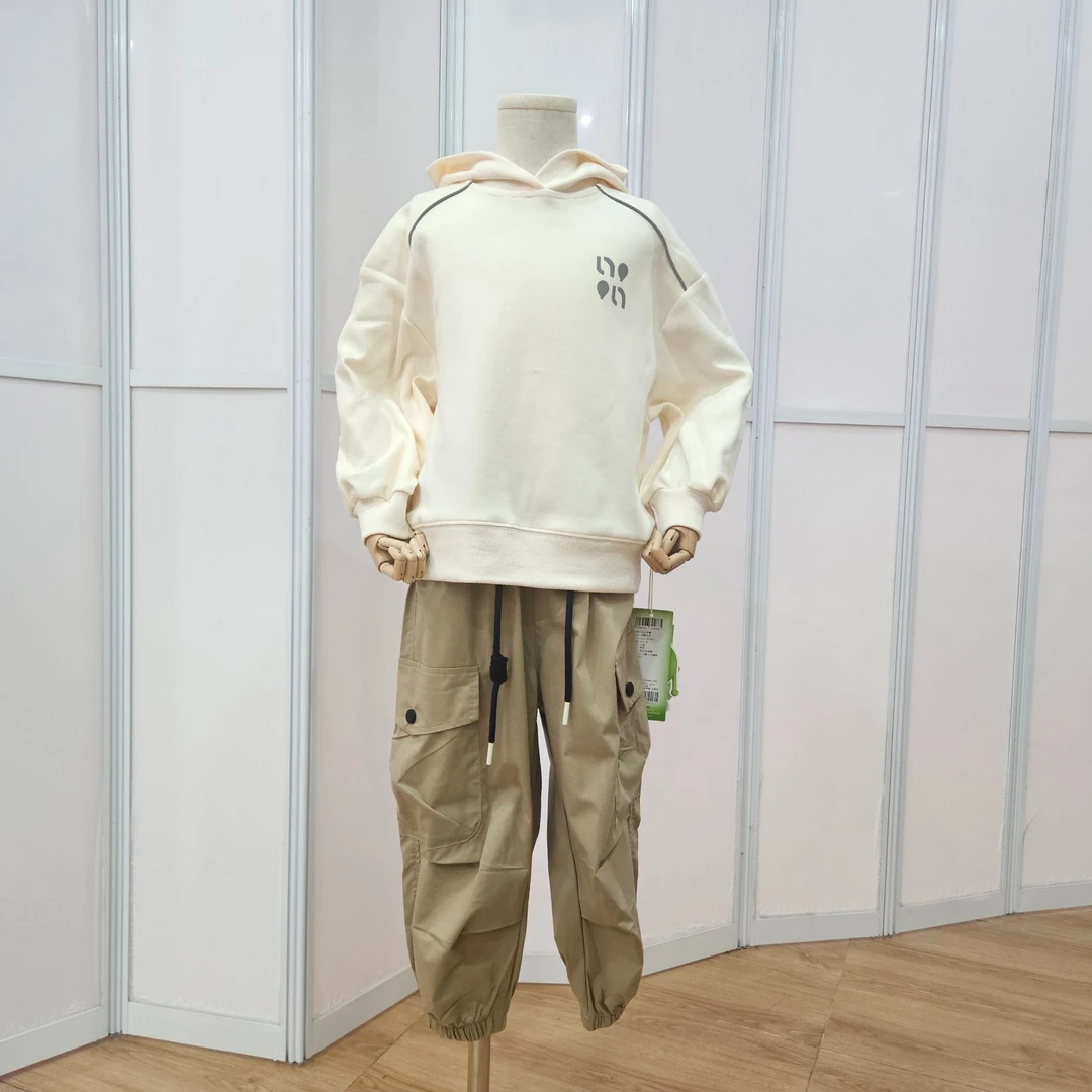 济州特卖（中）24男女宝童装时尚休闲洋气韩版长袖套装春季拍号