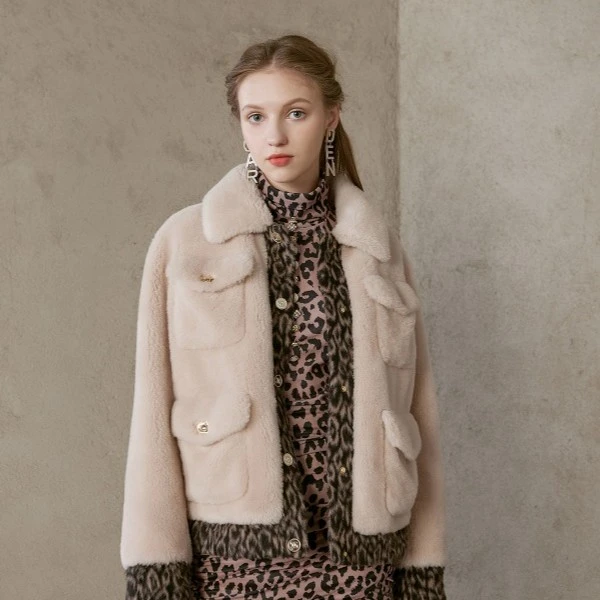 【蜜思仝】哥文花园豹纹弹力高领T恤CTA4025370 COVENGARDEN