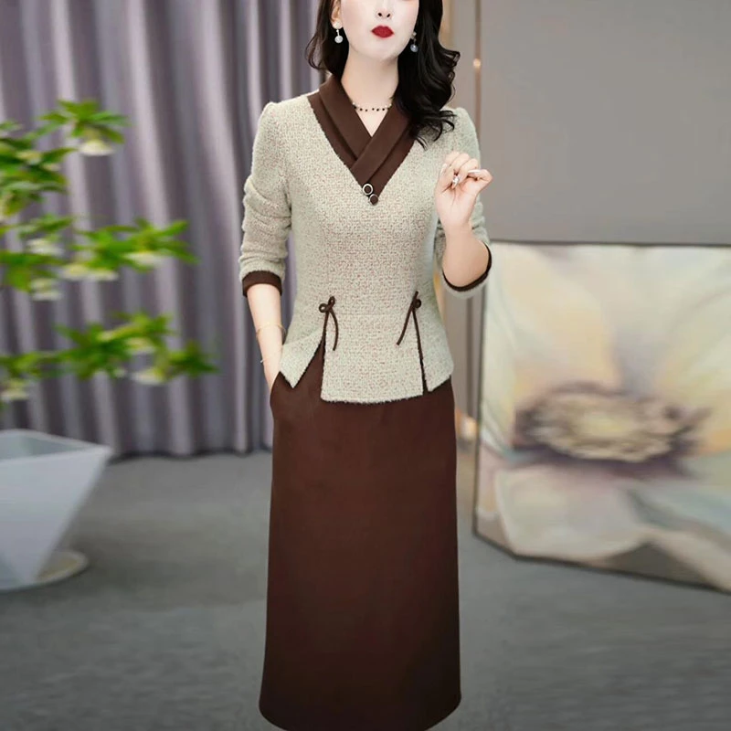 贵妃绒气质妈妈装连衣裙女款2024秋冬新款修身显瘦中长款加厚裙子