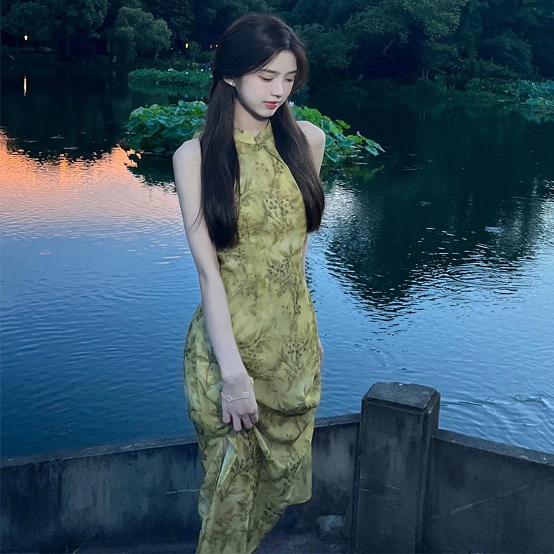 中国风绿色旗袍裙气质高级感修身显瘦夏季少女清冷高级日常长裙