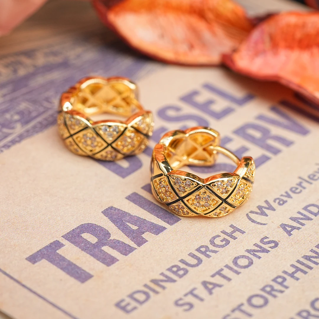 铜合金耳饰 LeLe 耳钉 小香风菱格纹圆形耳扣简约精致时尚 547