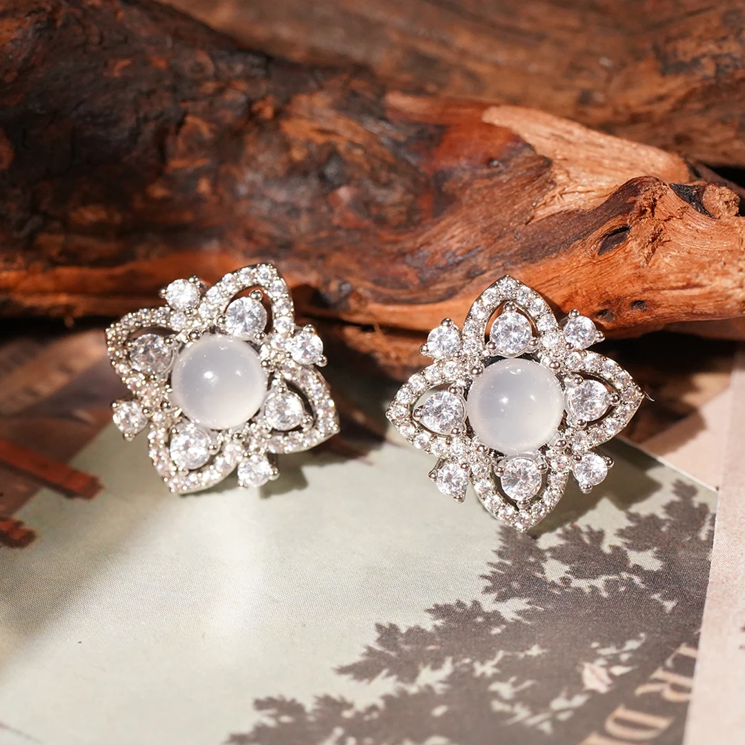 铜合金耳饰 LeLe 耳钉 满钻白色四叶草精致简约时尚百搭 9979