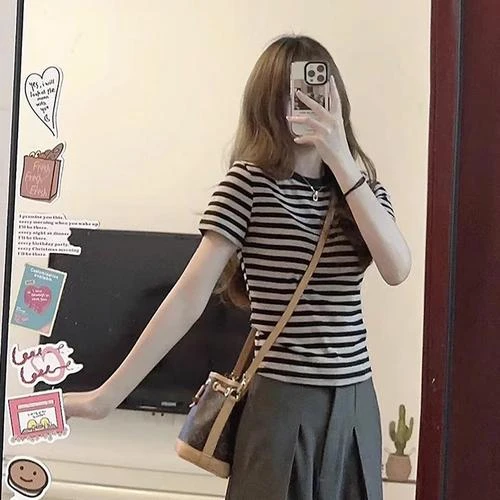 修身型耐磨常规短款条纹短袖T恤百搭高腰休闲宽松辣妹显瘦