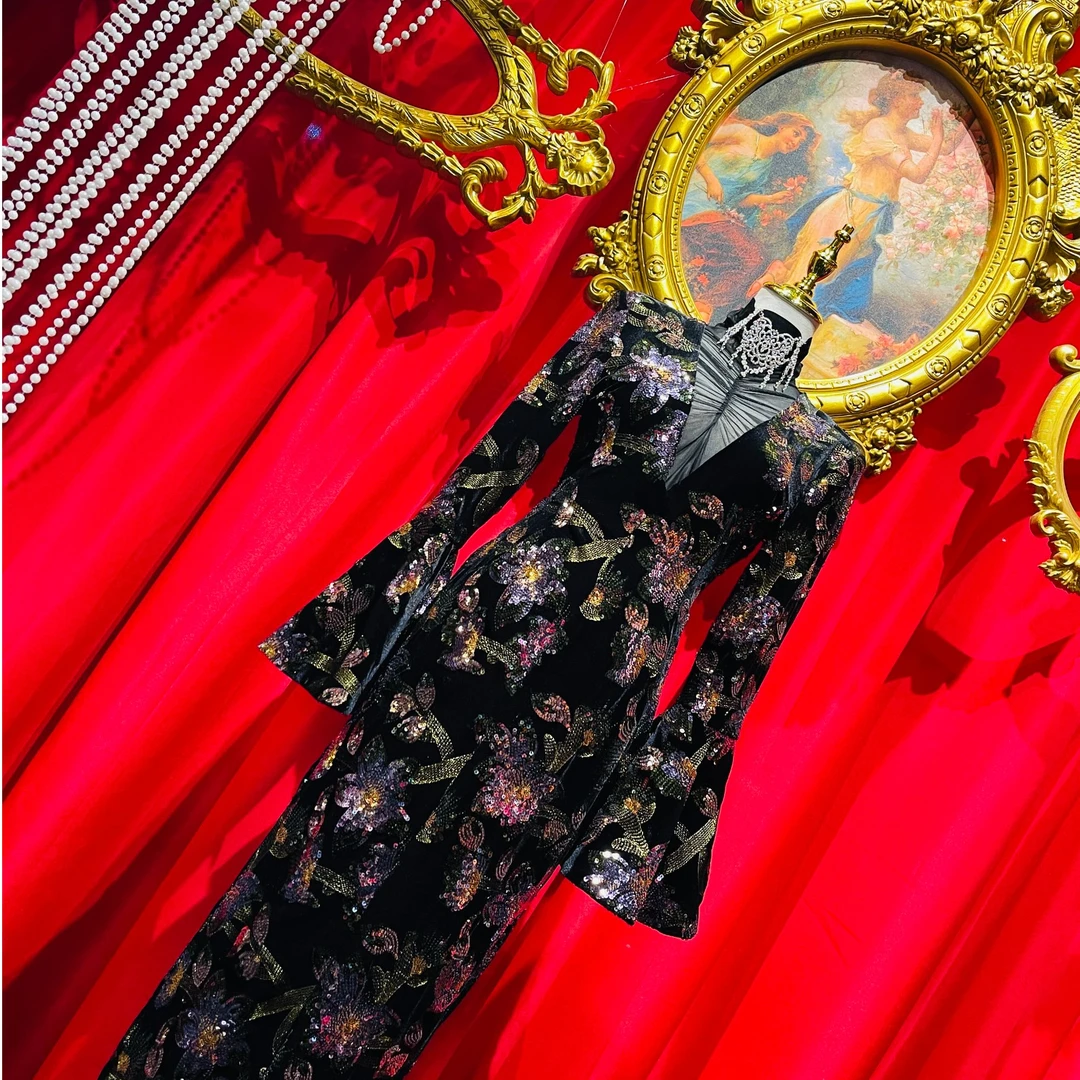 人间富贵花独特设计重工刺绣珠片深V喇叭袖连衣裙