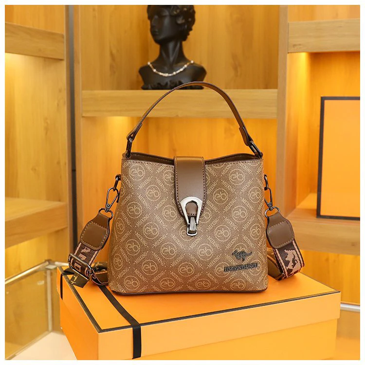 水桶包高级感2024春夏小众女士包韩版轻奢潮流气质肩包简约洋气