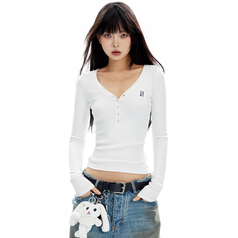 【韩笑推荐】APEA复古坑条V领针织衫刺绣修身显瘦长袖打底上衣