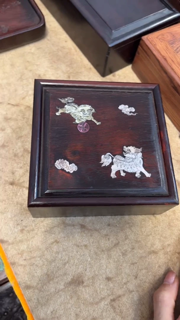 【闪购商品】木狮子滚绣球螺钿四方抽拉盒
