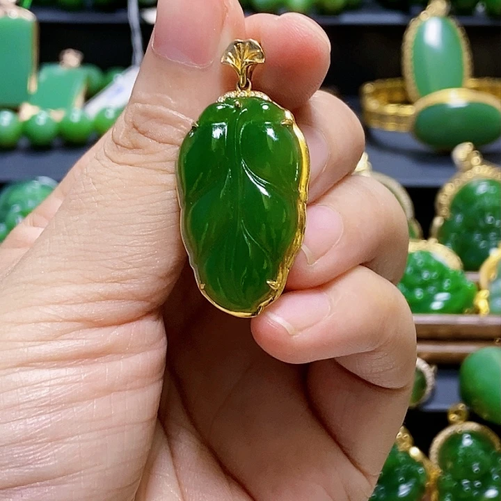 和田玉（碧玉）颈饰18K金镶嵌