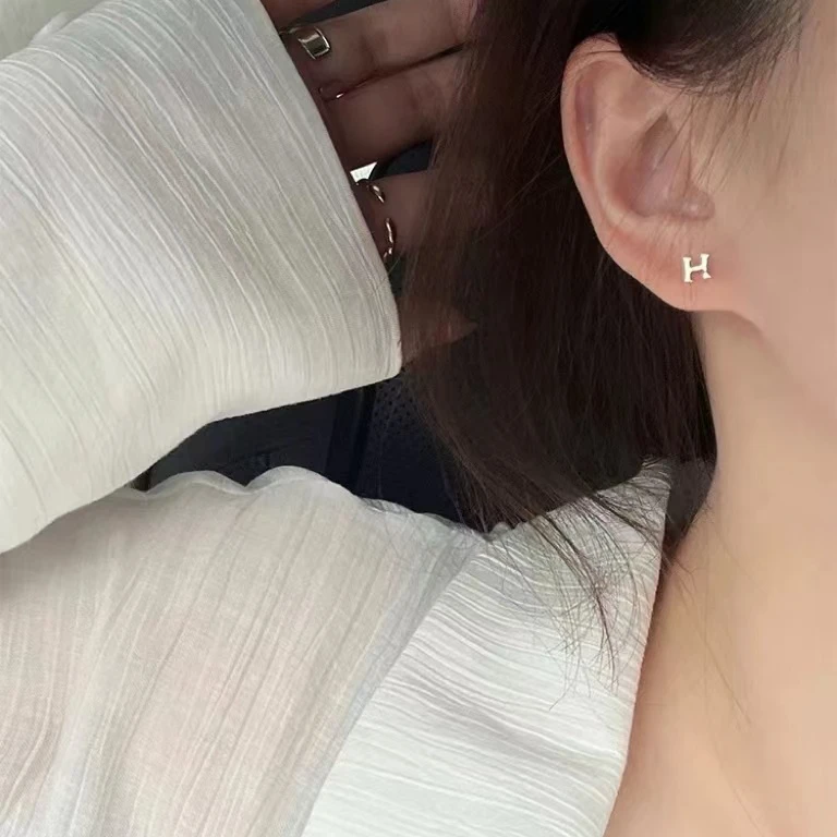 足银耳饰 足银990H字母耳钉 简约小众高级感耳钉C04