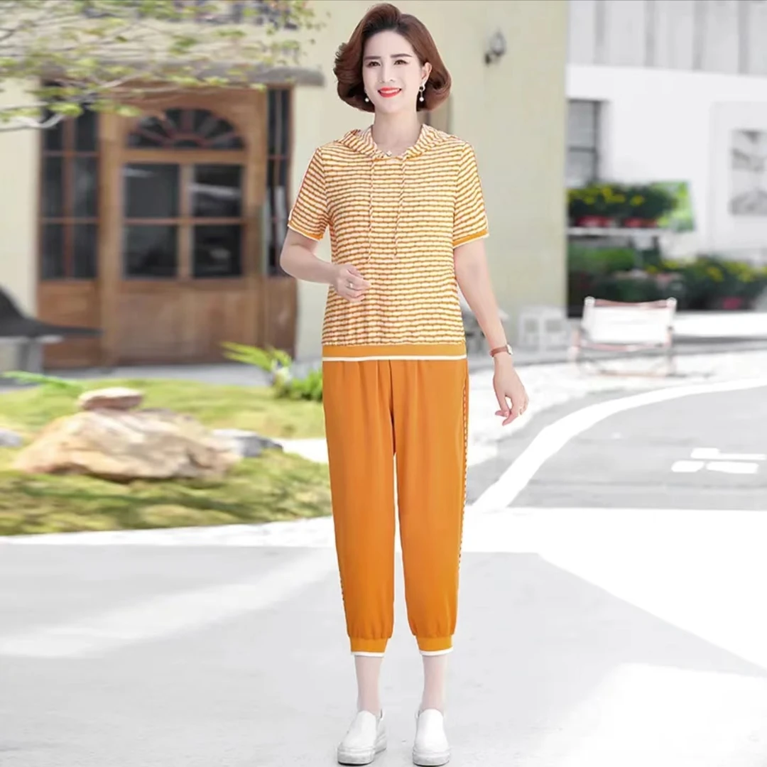 4240妈妈夏装套装休闲时尚连帽短袖T恤中老年女装运动车库