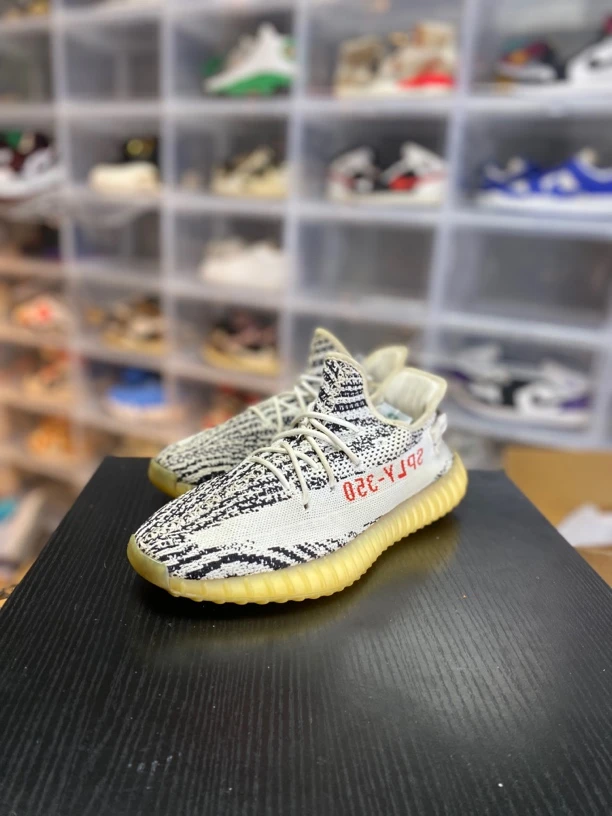 yeezy350斑马休闲鞋/43偏小适合42/已精洗/全新参考价2699
