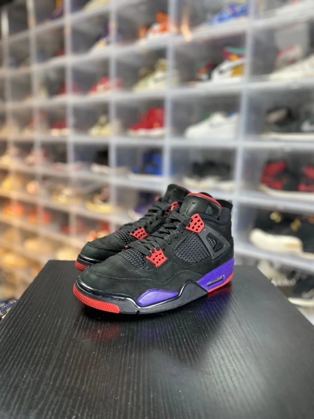 aj4猛龙休闲鞋/42偏小适合41/已精洗/全新参考价2876