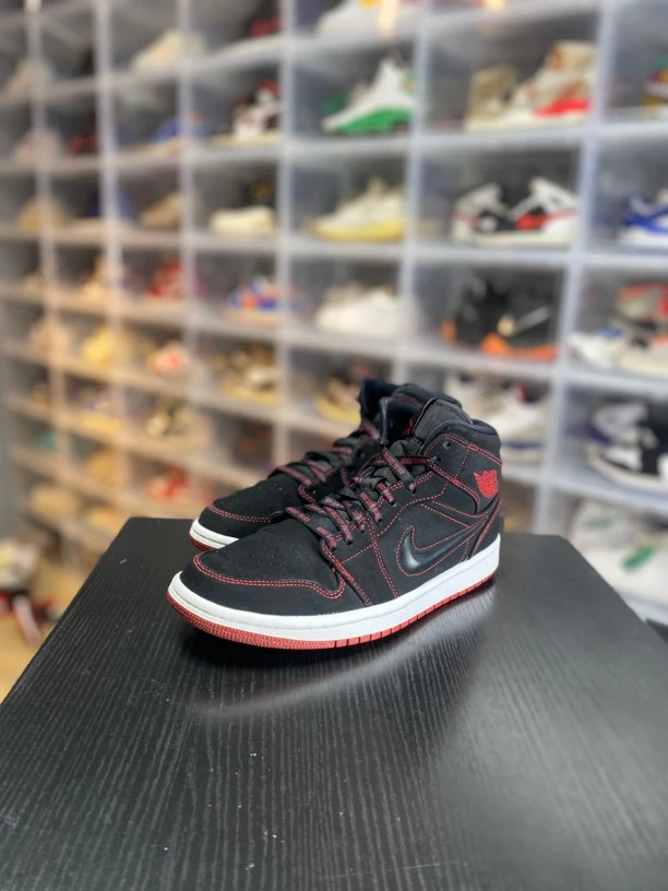 aj1黑红休闲鞋/41/已精洗/全新参考价986