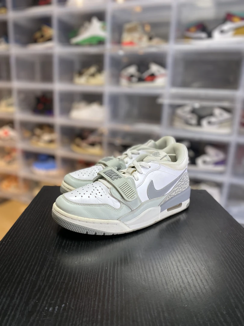 aj312白色休闲鞋/42.5偏小适合41/已精洗/全新参考价1088
