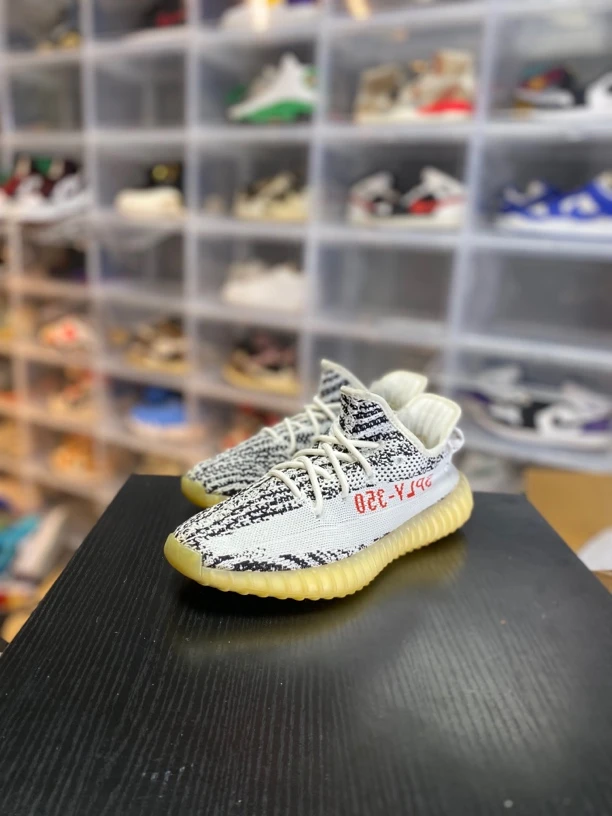 yeezy350斑马休闲鞋/40偏小适合39/已精洗/全新参考价3687