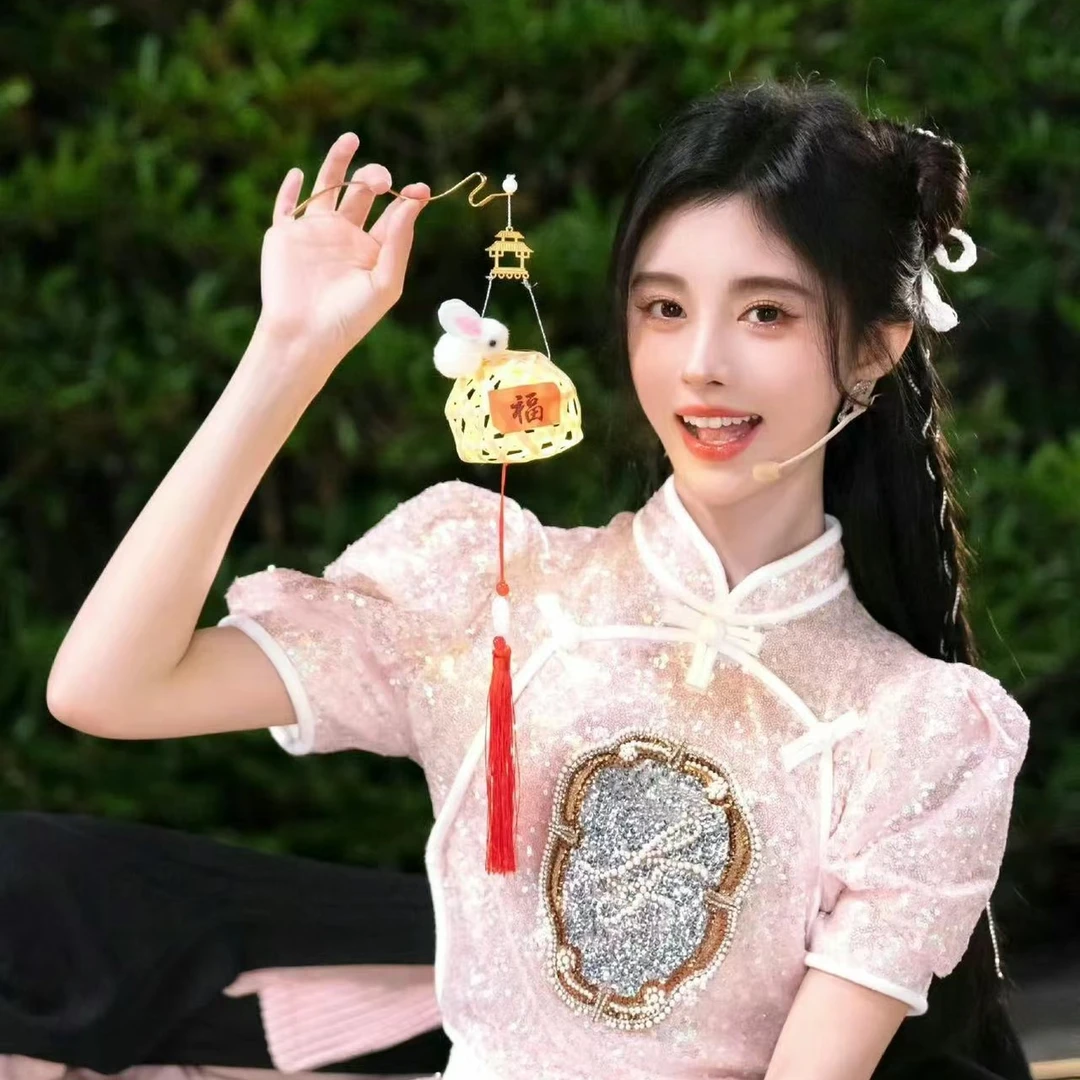 LeFame/拉飞姆【鞠婧祎同款】女款淡粉中式珠片上衣LF23Q11B29R169