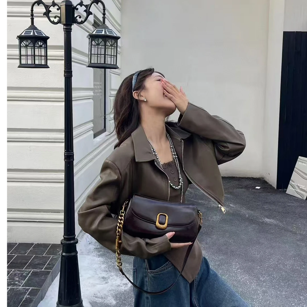 8781 咖啡色 （长26厘米高11厘米）时尚百搭包包（无礼盒）