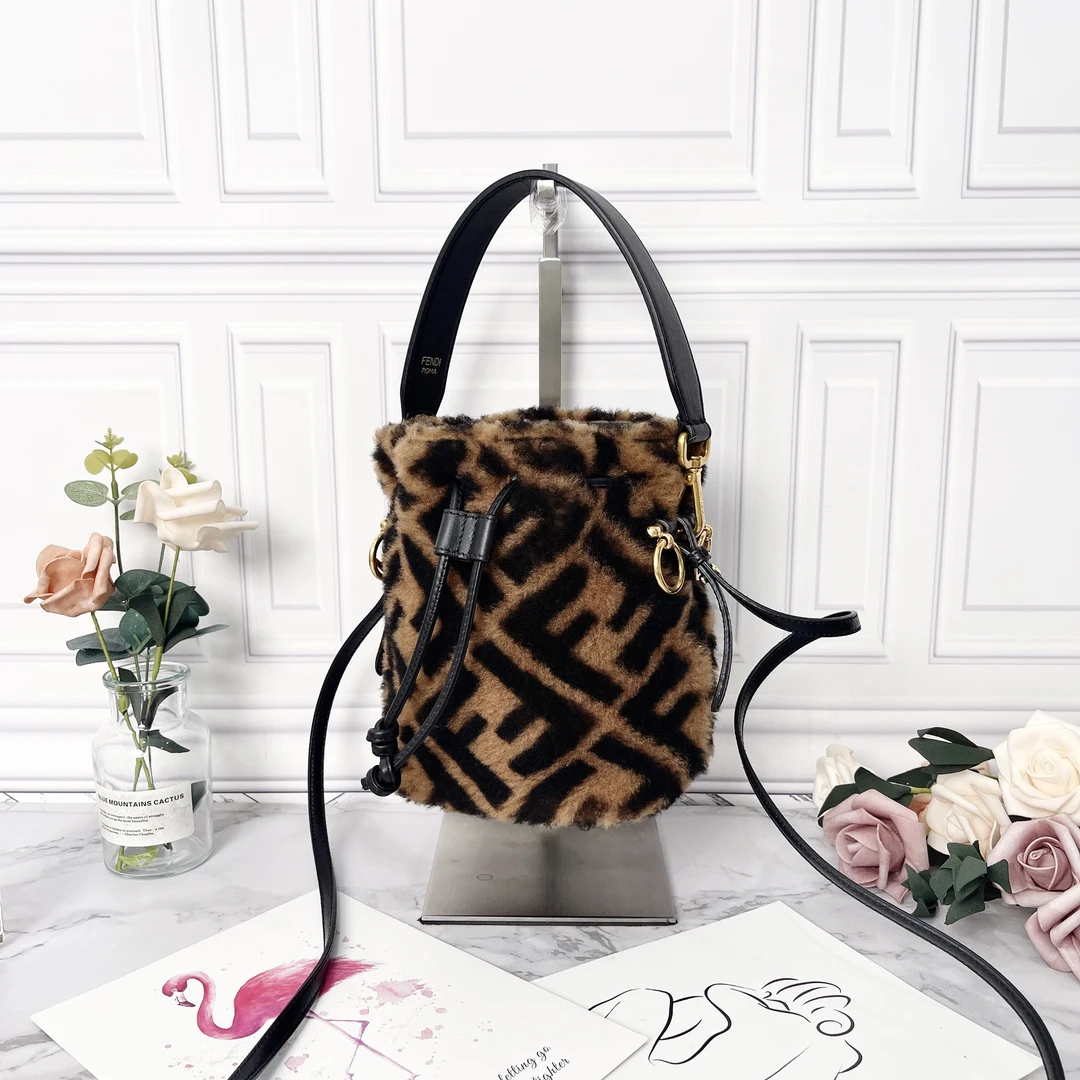 95新 FENDI/芬迪 Mon Tresor棕色羊皮迷你手袋时尚小众