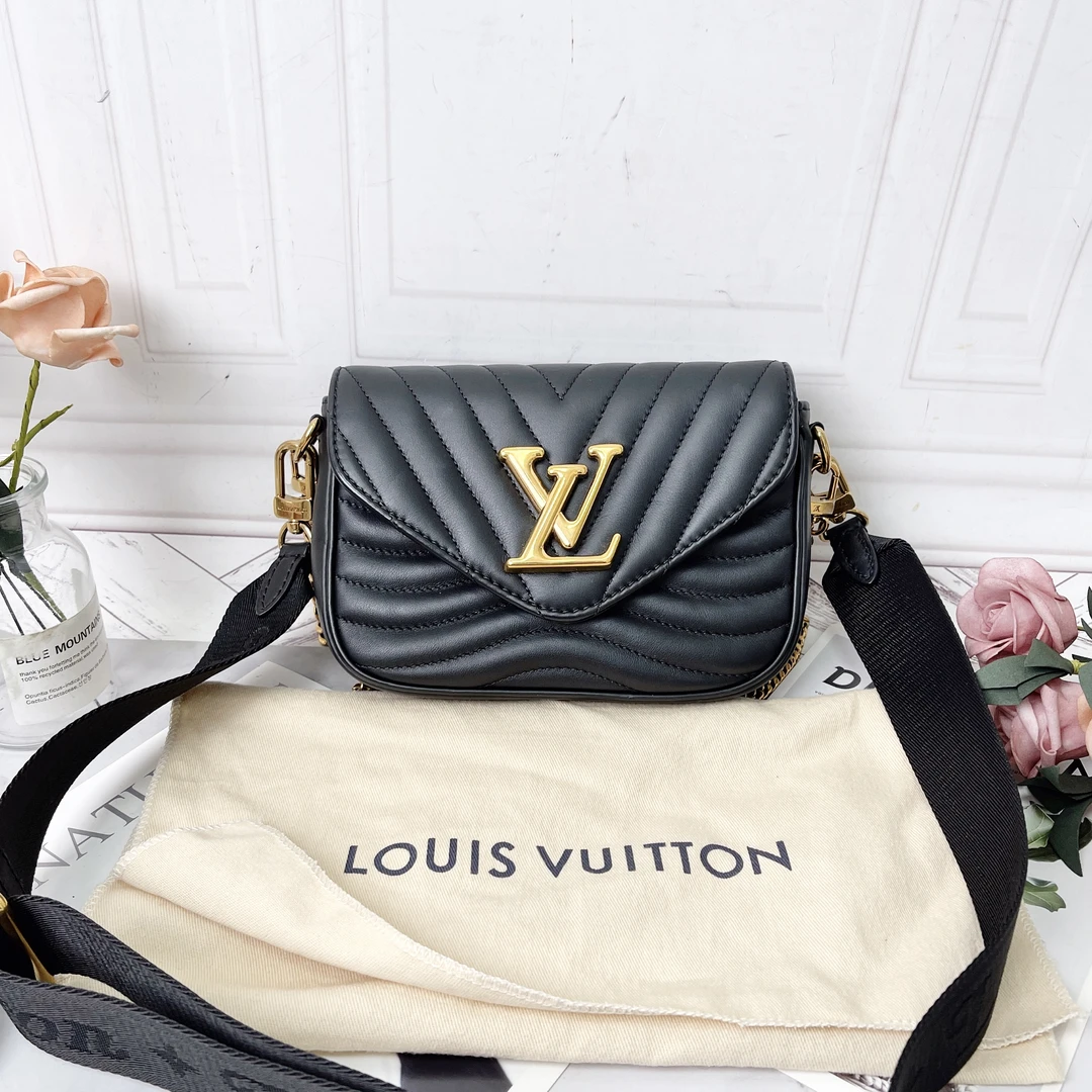 95新 LouisVuitton/路易威登 黑色NEW WAVE MULTI-POCHETTE 手袋