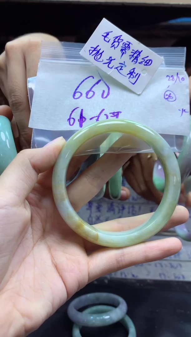 【闪购商品】定制翡翠未镶嵌手镯毛货需精细抛光+多人+660元