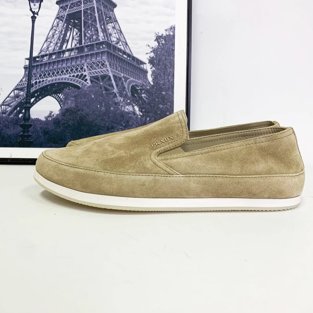 全新未使用 Prada/普拉达 普拉达卡其色麂皮带侧标一脚蹬舒适