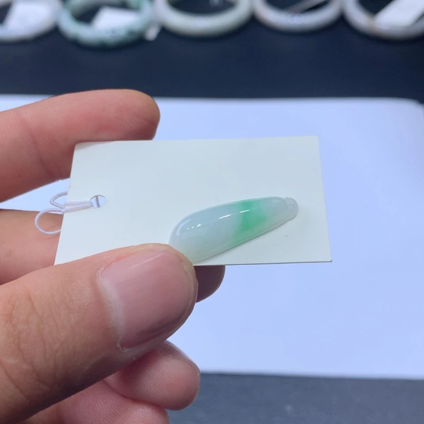 【闪购商品】翡翠颈饰未镶嵌玥*?