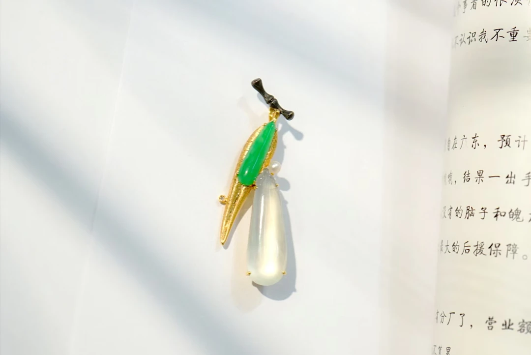 【谦谦君子】18k金镶嵌翡翠竹节胸针吊坠两用款