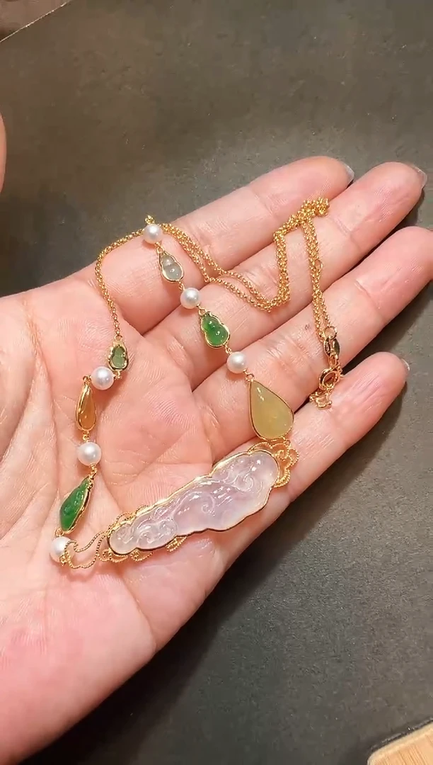 【闪购商品】翡翠颈饰18K金镶嵌翡翠灵芝吊坠