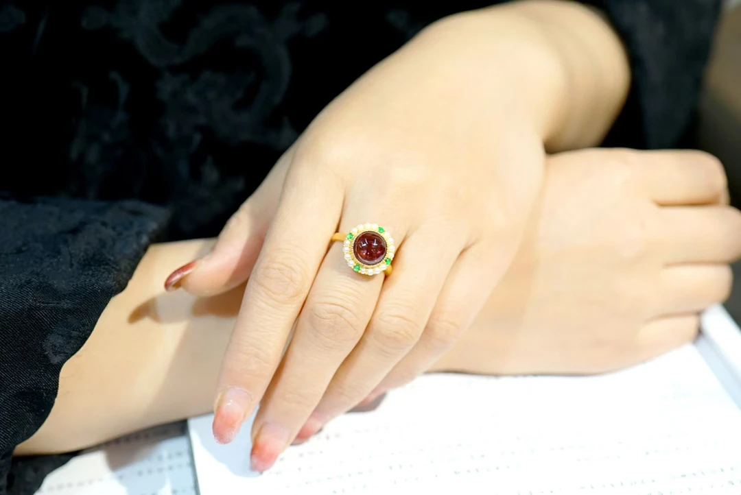 【时尚经典】18k金镶嵌碧玺围镶珍珠戒指