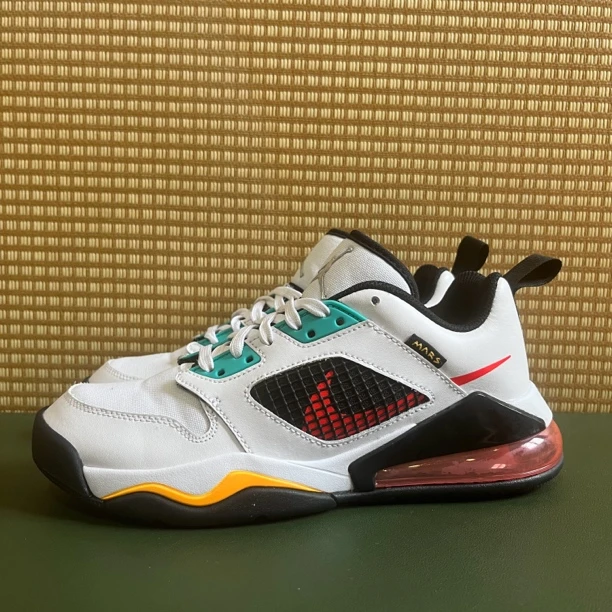 38码 AJ270白红蓝 市价1199 轻微穿着痕迹
