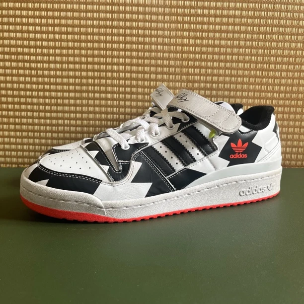 44.5码 adidas魔术贴低帮板鞋白黑 市价799 无原盒 99新