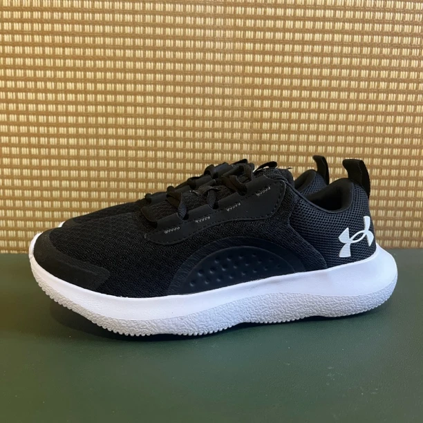 38码 安德玛黑 市价699 无原盒 99新