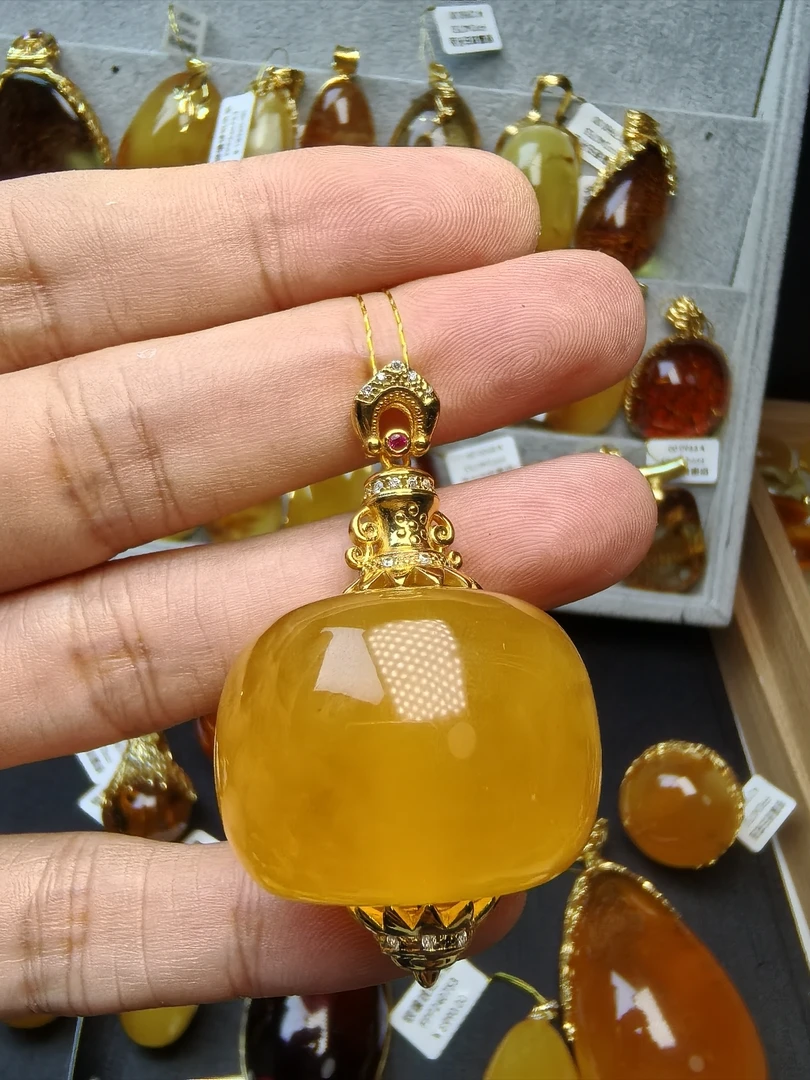 满蜡焦皮料转经轮吊坠