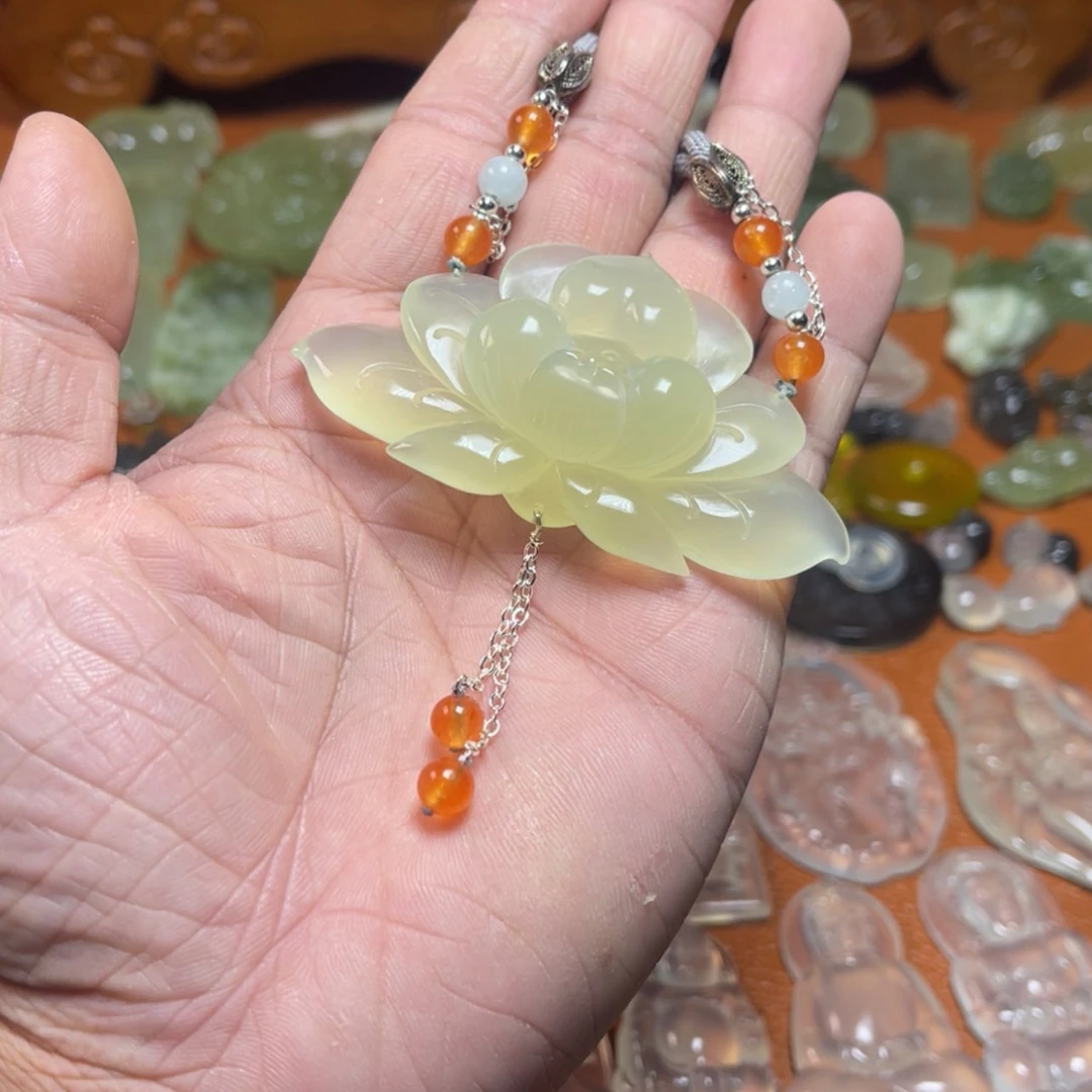 【闪购商品】岫玉颈饰未镶嵌巴****州荷花