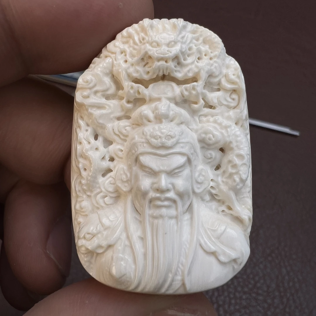 a4-05-保真精工猛犸牙雕刻牌关公