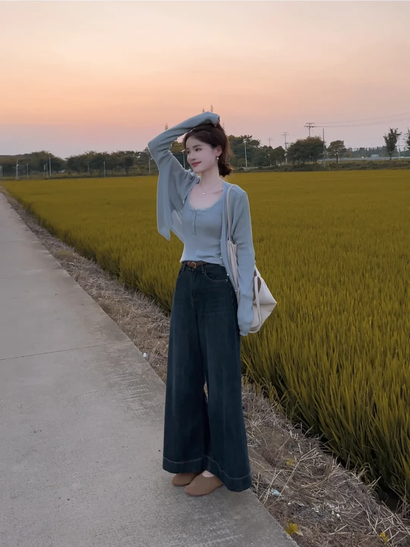 早秋温柔风气质甜美搭配一整套慵懒风复古减龄针织上衣牛仔裤套装