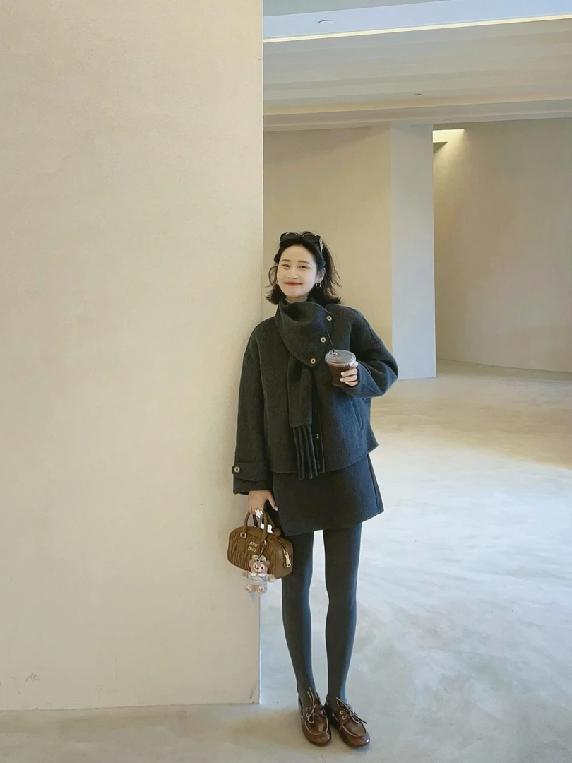 3577秋冬新款韩系穿搭高级感围巾领毛呢上衣小众时尚减龄外套女潮