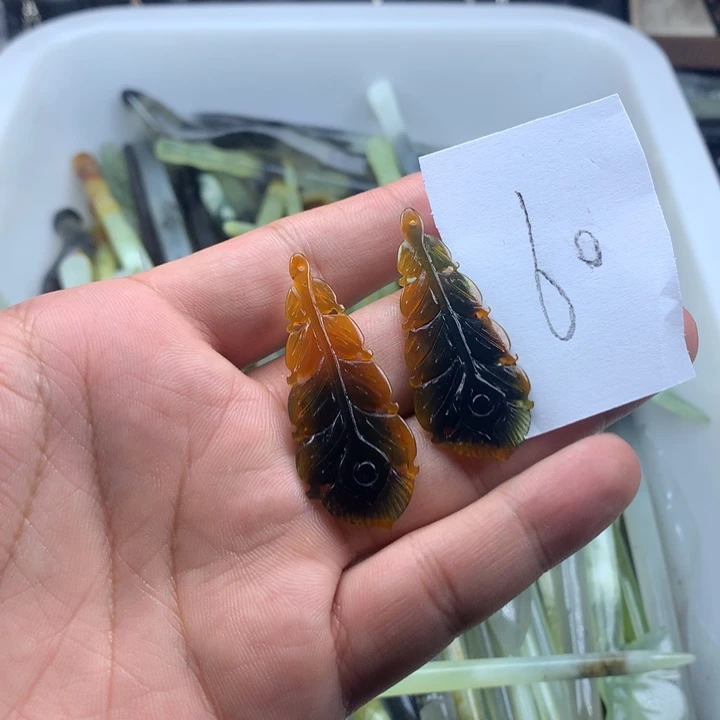 蛇纹石玉耳钉合金L*u