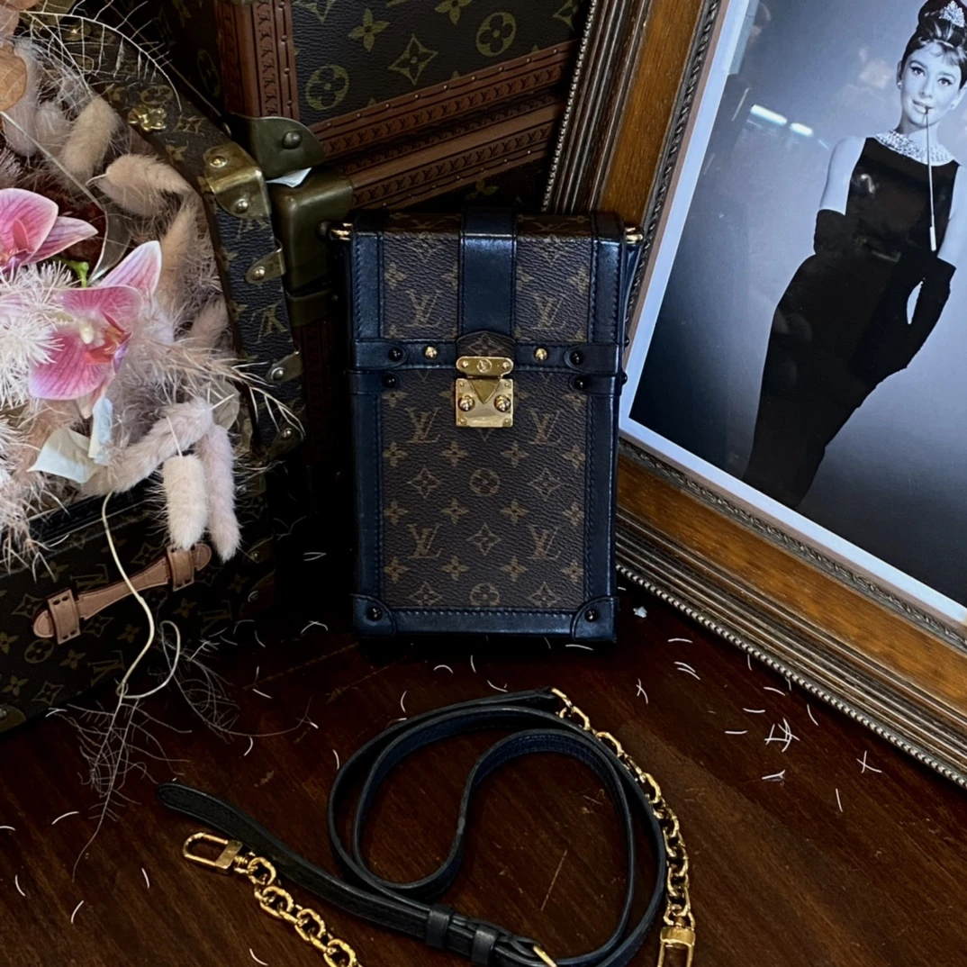 95新 LouisVuitton/路易威登 /竖版手机盒/Sp20365