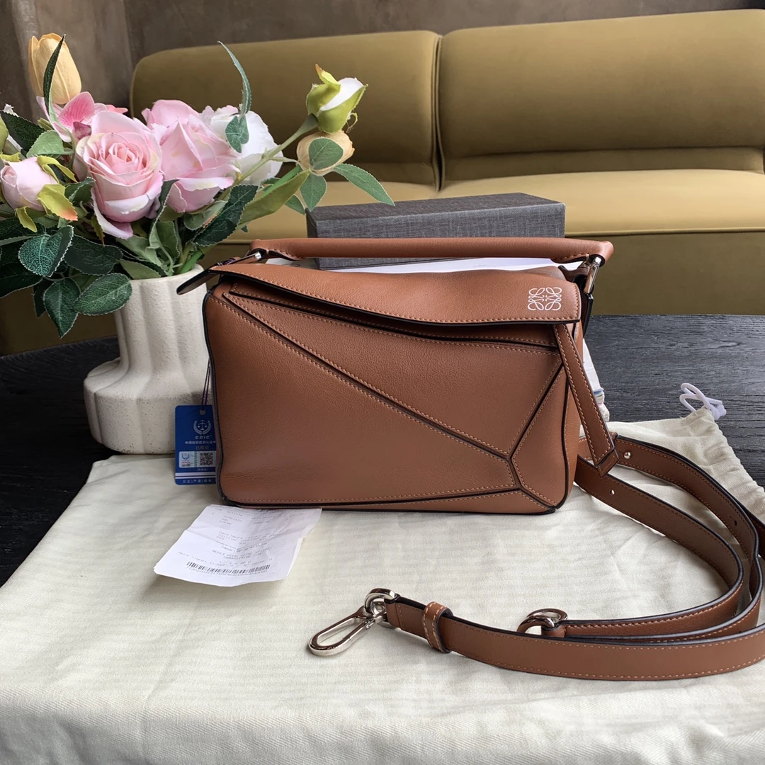 99新 LOEWE/罗意威  /新款几何包 小号/sp20100