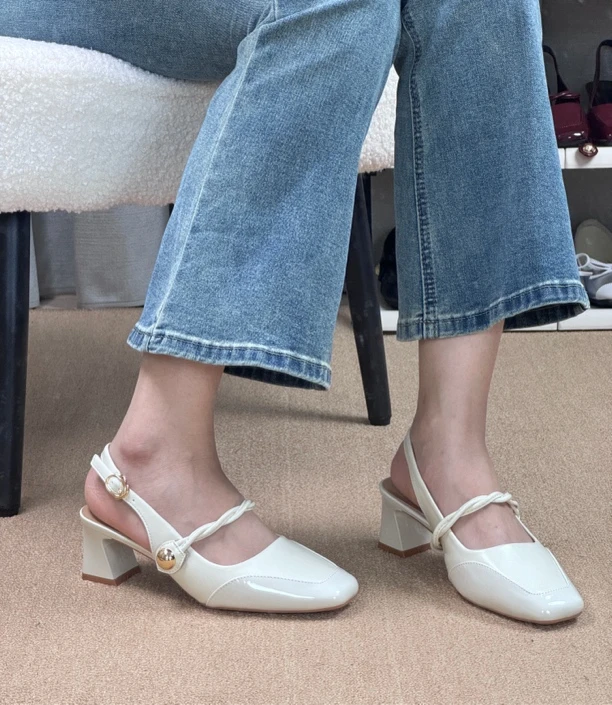 一字带包头凉鞋女夏季中跟方头后空单鞋红色高跟鞋 复古