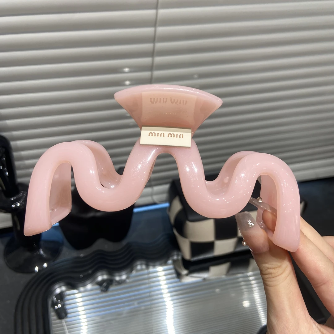 非金属亚克力发饰 E2231超好看彩色字母波浪网红大号13CM抓夹发饰
