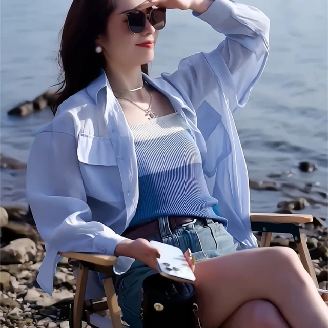 春夏2024新款薄款防晒长袖时尚透气百搭实穿蓝色宽松衬衫（送背心）