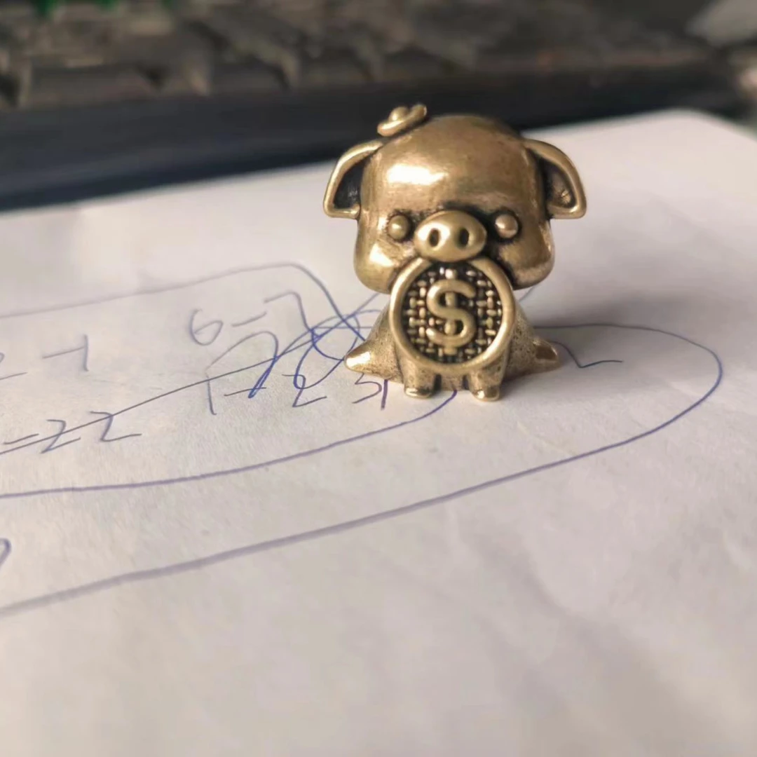 创意黄铜十二生肖咬钱小猪手把件家居办公桌面纯铜茶宠摆件工艺品